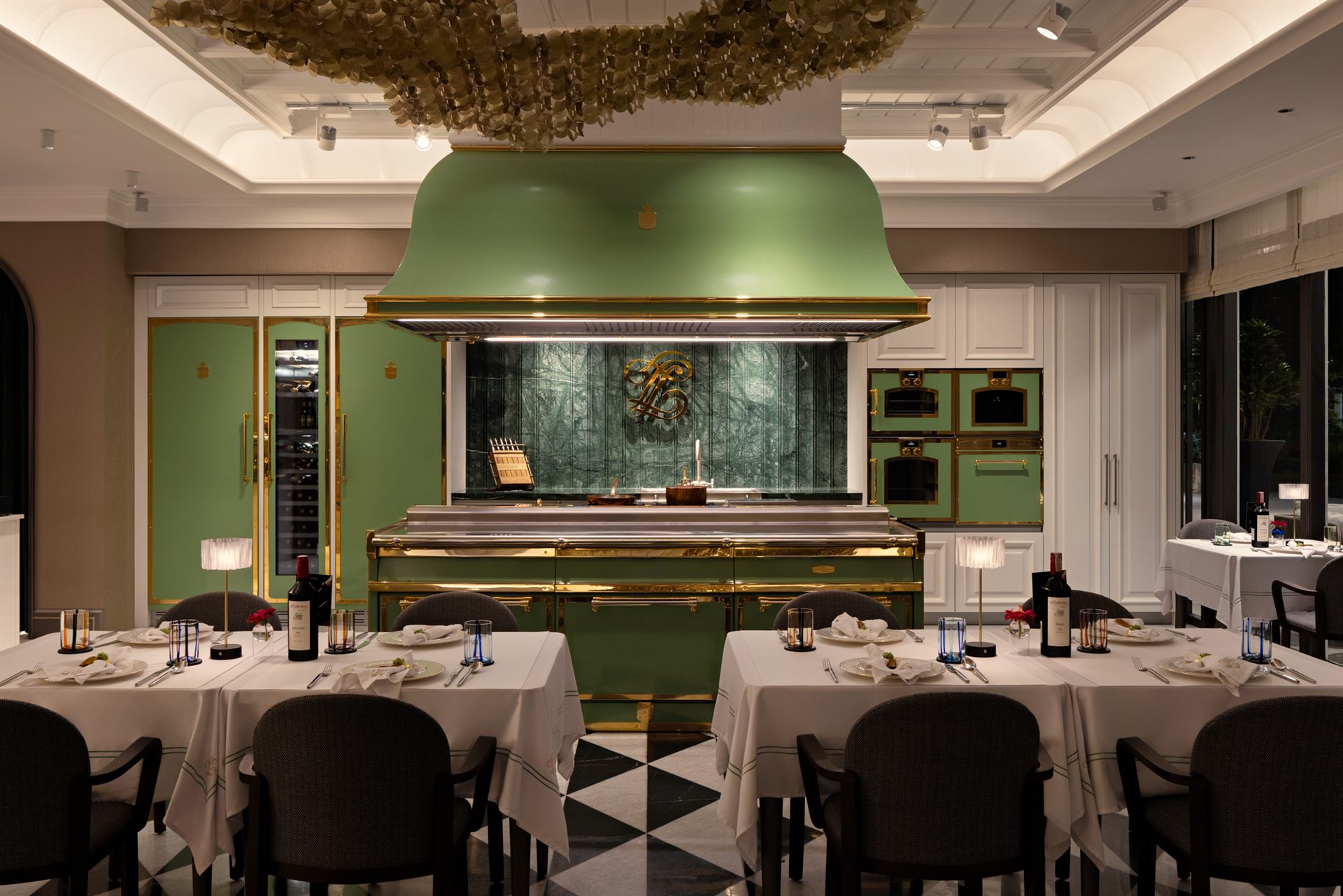 Dining restaurant